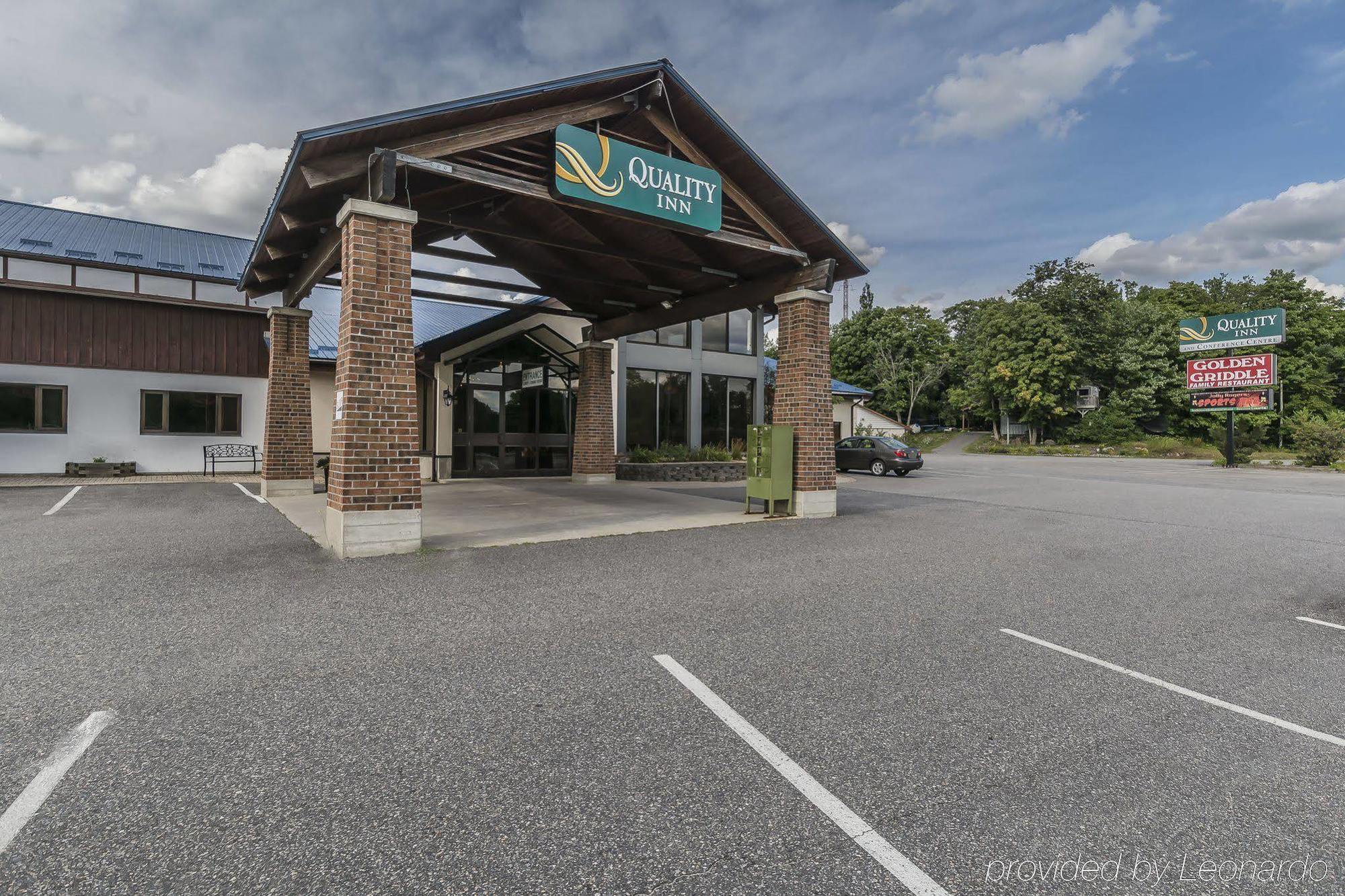 Quality Inn & Conference Centre Parry Sound Exteriör bild