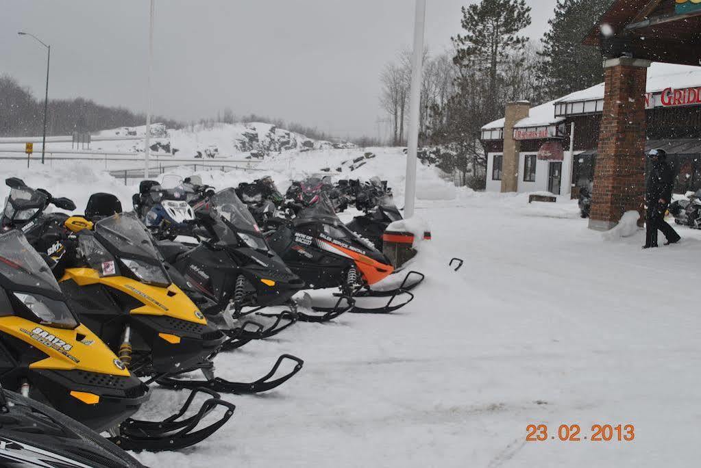 Quality Inn & Conference Centre Parry Sound Exteriör bild